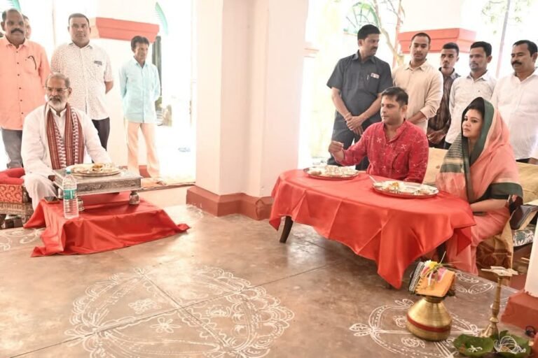 NUAKHAI AT BALANGIR RAJ PALACE: SINGH DEO FAMILY CELEBRATES NABANNA, EXCHANGES GREETINGS WITH PEOPLE