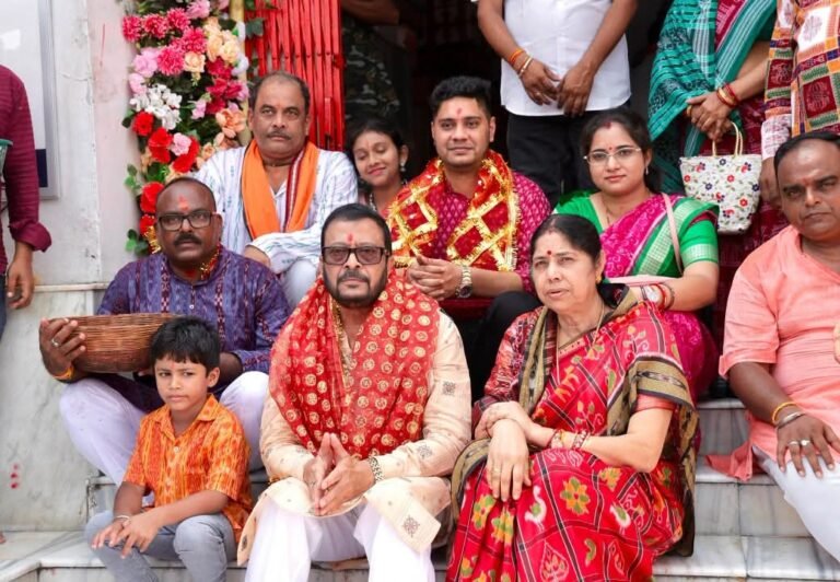 NUAKHAI BRINGS FAITH, HARVEST AND SAMBALPURI IDENTITY TOGETHER: SURESH PUJARI PAYS HOMAGE TO MAA SAMALESWARI