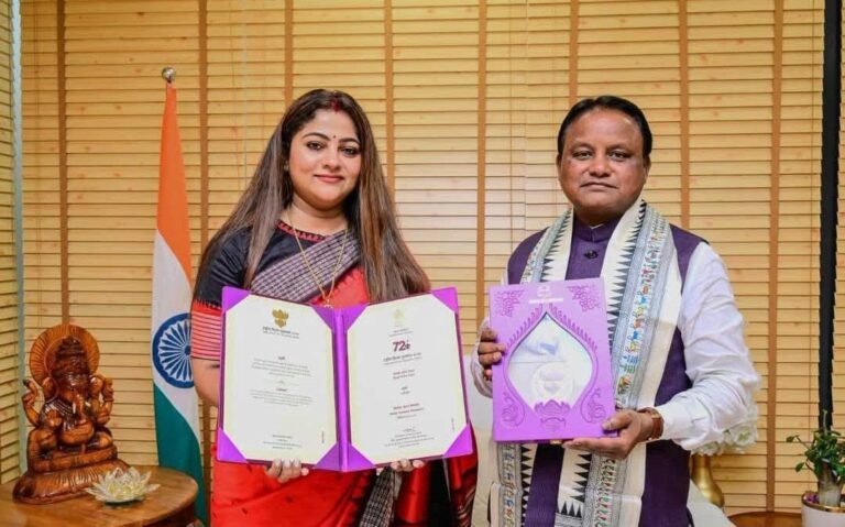 ‘Lahari’ Brings National Recognition to Odia Cinema; Producer Jhilik Bhattacharjee Presents Award