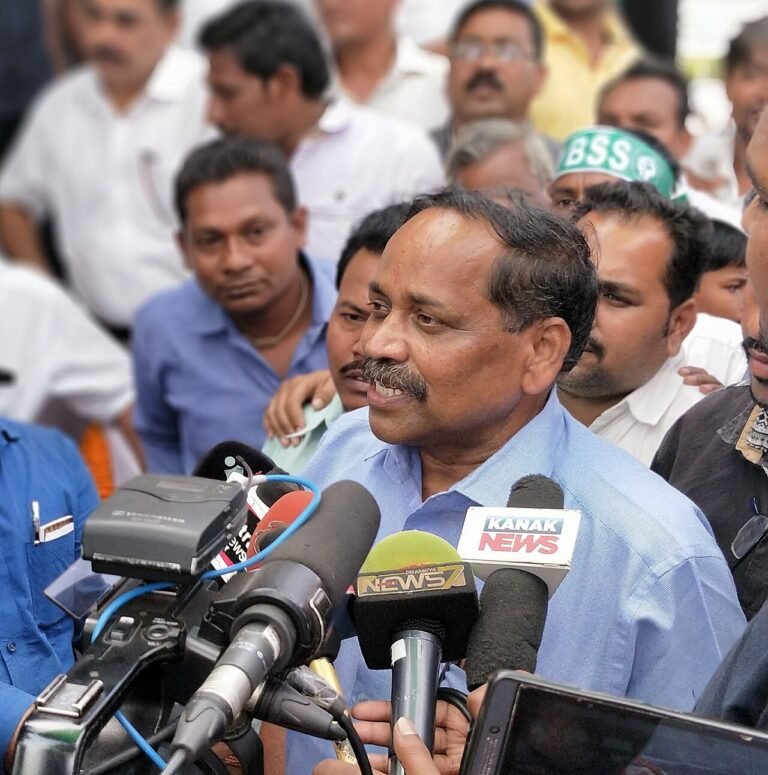 CUTTACK DURGA PUJA 2026: NO LICENCE FEE FROM PUJA COMMITTEES, SAYS MAYOR SUBASH CHANDRA SINGH AND CMC COMMISSIONER