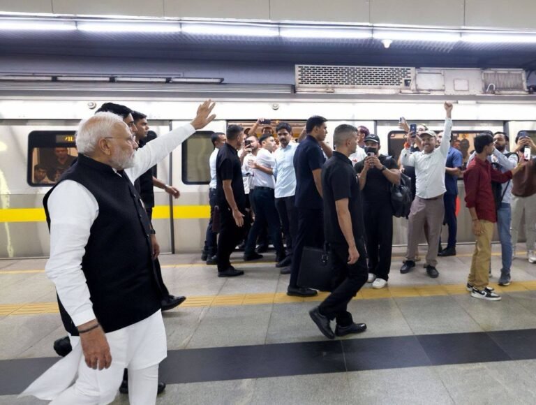 A Metro Ride, A Moment of Connection: Modi’s Journey to SRCC Captures Delhi’s Attention