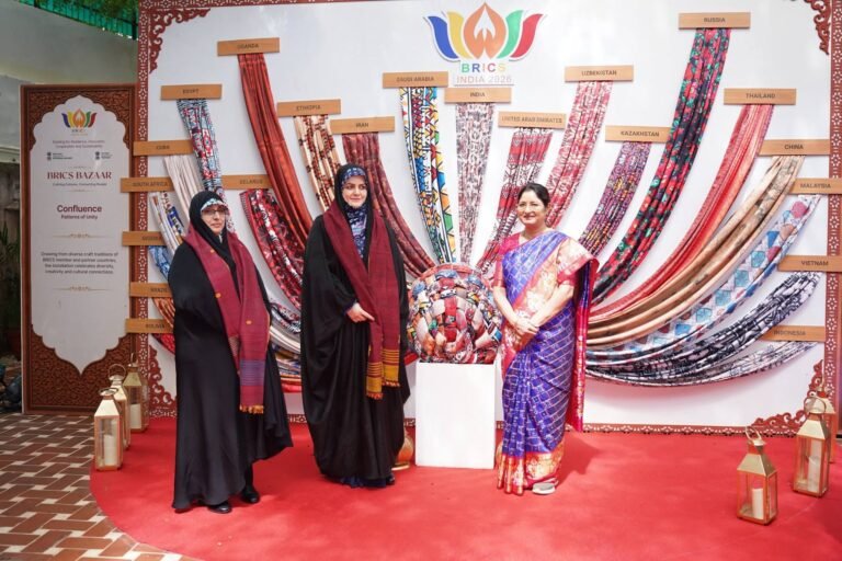 Iranian President’s Daughter Zahra Pezeshkian Visits BRICS Bazaar in New Delhi